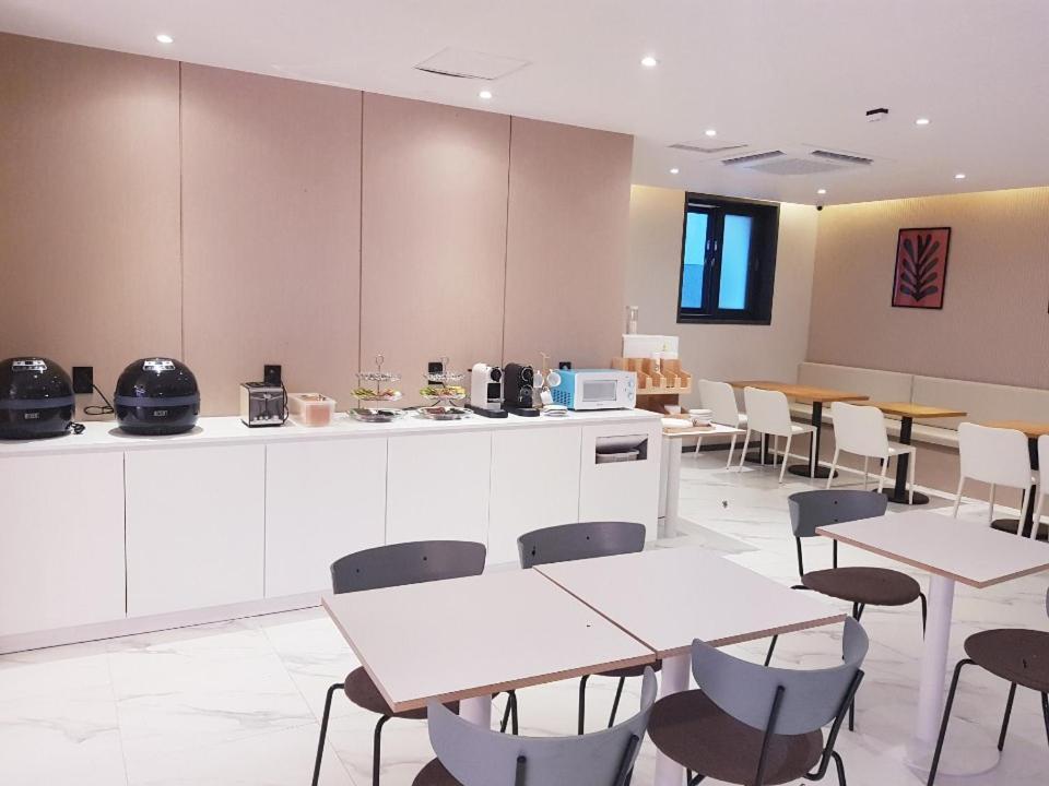 Pohang Brown Dot Hotel Bagian luar foto